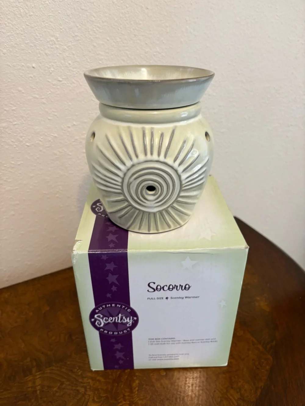 Scentsy Socorro Warmer in Cream and Silver Accent